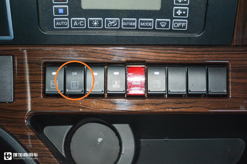 牵引车底盘的随吊车,上装配置真给力,国六排放的华菱汉马H7随吊车实拍 - 第21张 - 提加商用车网 牵引车底盘的随吊车,上装配置真给力,国六排放的华菱汉马H7随吊车实拍 - 第21张