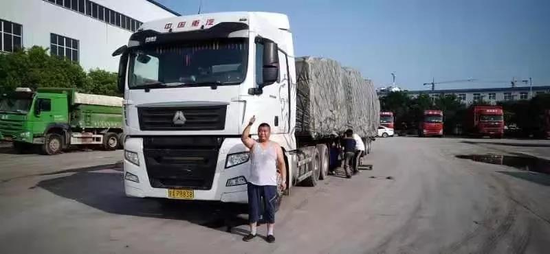 冒雨维修检查毫无怨言，重汽为客户带来亲人服务 - 第1张