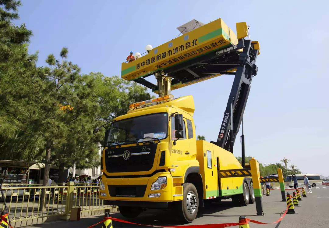 华灯车亮相天安门,国六动力开启智能时代 - 第6张 - 提加商用车网 华灯车亮相天安门,国六动力开启智能时代 - 第6张