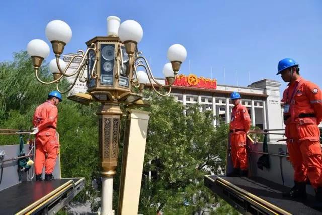 华灯车亮相天安门,国六动力开启智能时代 - 第4张 - 提加商用车网 华灯车亮相天安门,国六动力开启智能时代 - 第4张