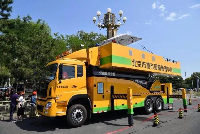 华灯车亮相天安门,国六动力开启智能时代 - 第1张 - 提加商用车网 华灯车亮相天安门,国六动力开启智能时代 - 第1张
