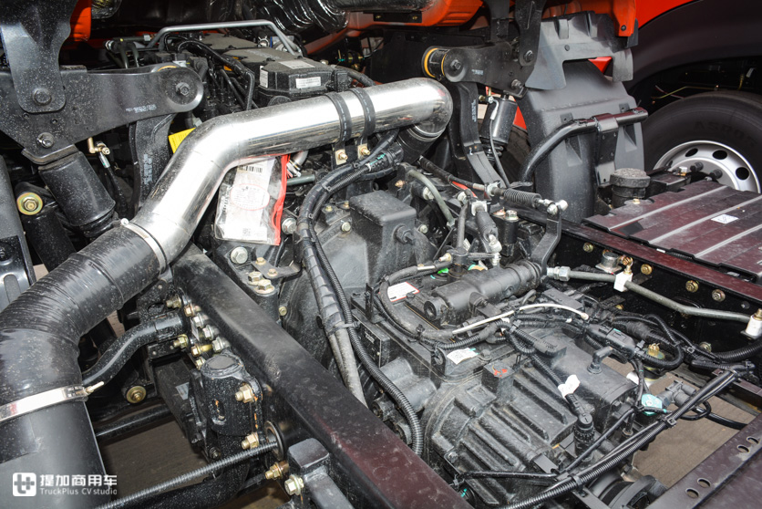 配置双卧铺的载货车，驾乘舒适性也很高，东风天锦KR高顶中卡实拍 - 第20张