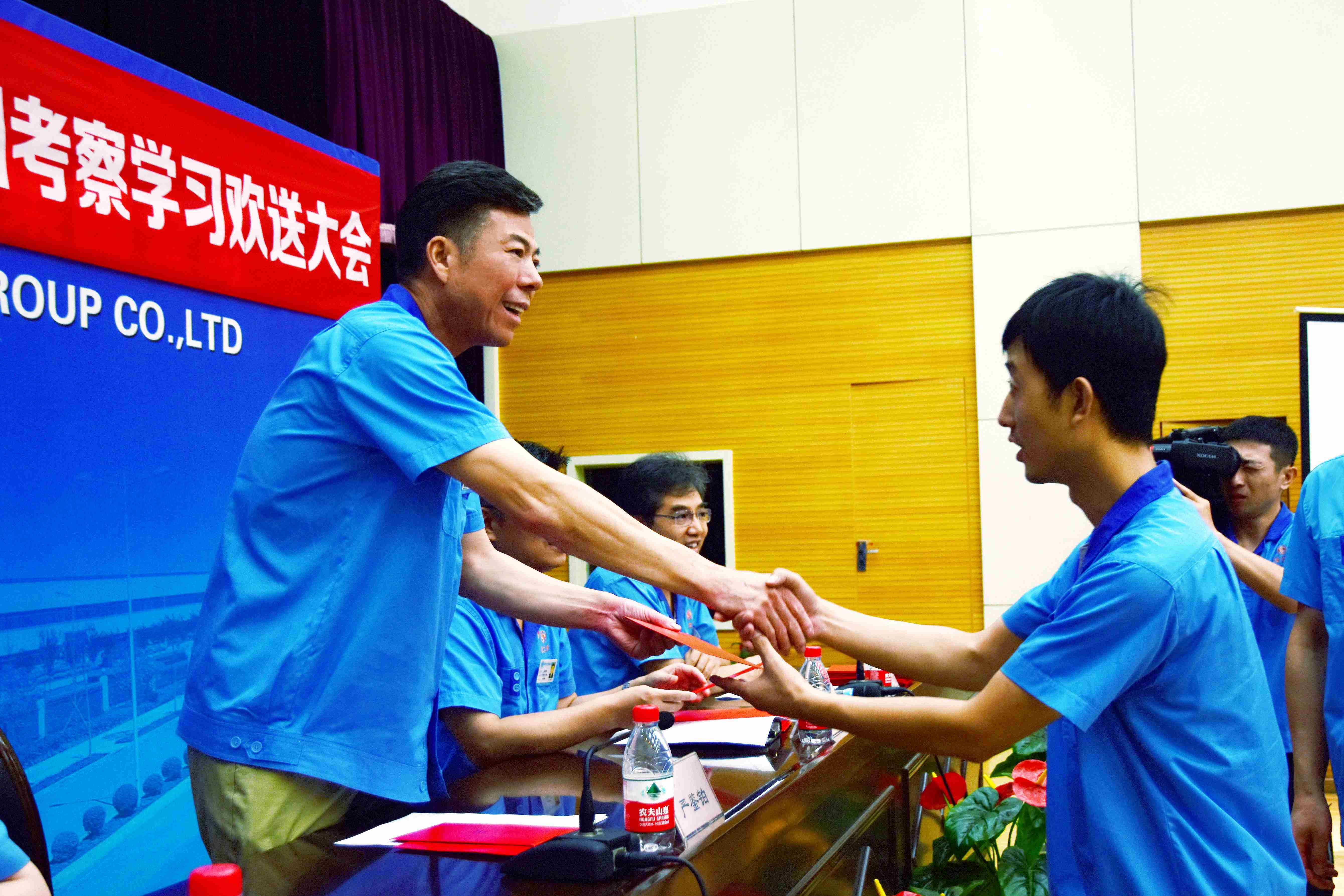 法士特欢送2018年度公司级先进个人赴欧考察学习 - 第3张 - 提加商用车网 法士特欢送2018年度公司级先进个人赴欧考察学习 - 第3张