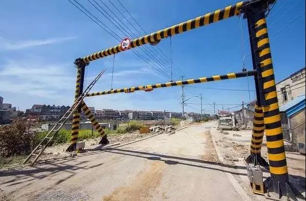 喜讯：交通部发文，4.5米以下限高杆必须清除！ - 第1张