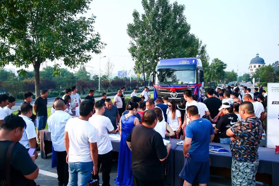 喜获河北唐山用户信赖,欧曼GTL轻盈版上市现场收109台订单 - 第7张 - 提加商用车网 喜获河北唐山用户信赖,欧曼GTL轻盈版上市现场收109台订单 - 第7张