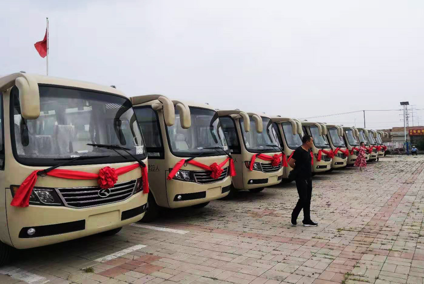 喜讯:乌兰牧骑荣登人民日报头版 金龙客车共筑荣耀! - 第7张 - 提加商用车网 喜讯:乌兰牧骑荣登人民日报头版 金龙客车共筑荣耀! - 第7张