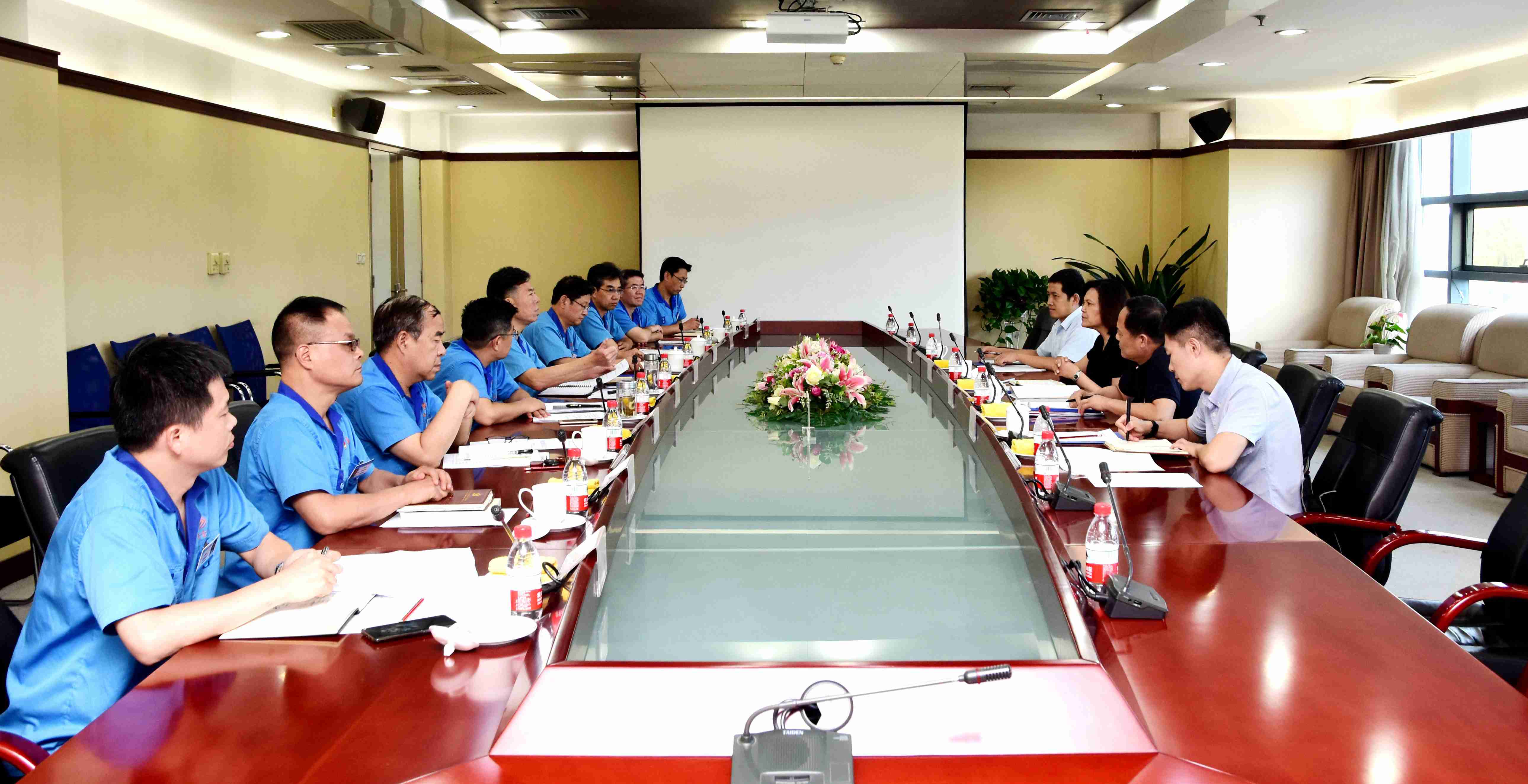 法士特集团党委召开主题教育调研成果交流及检视问题专题会 - 第3张 - 提加商用车网 法士特集团党委召开主题教育调研成果交流及检视问题专题会 - 第3张