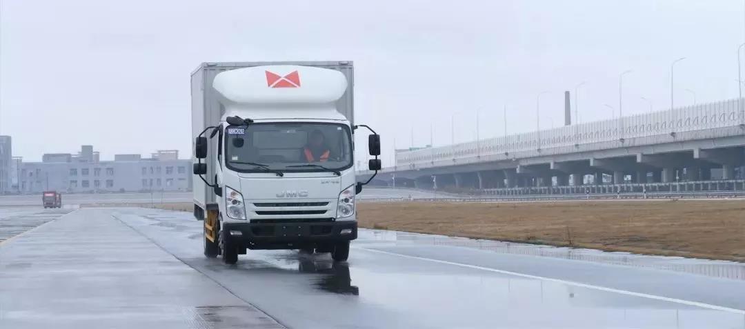 台风季将至 ，这5条行车技巧一定要收藏! - 第2张