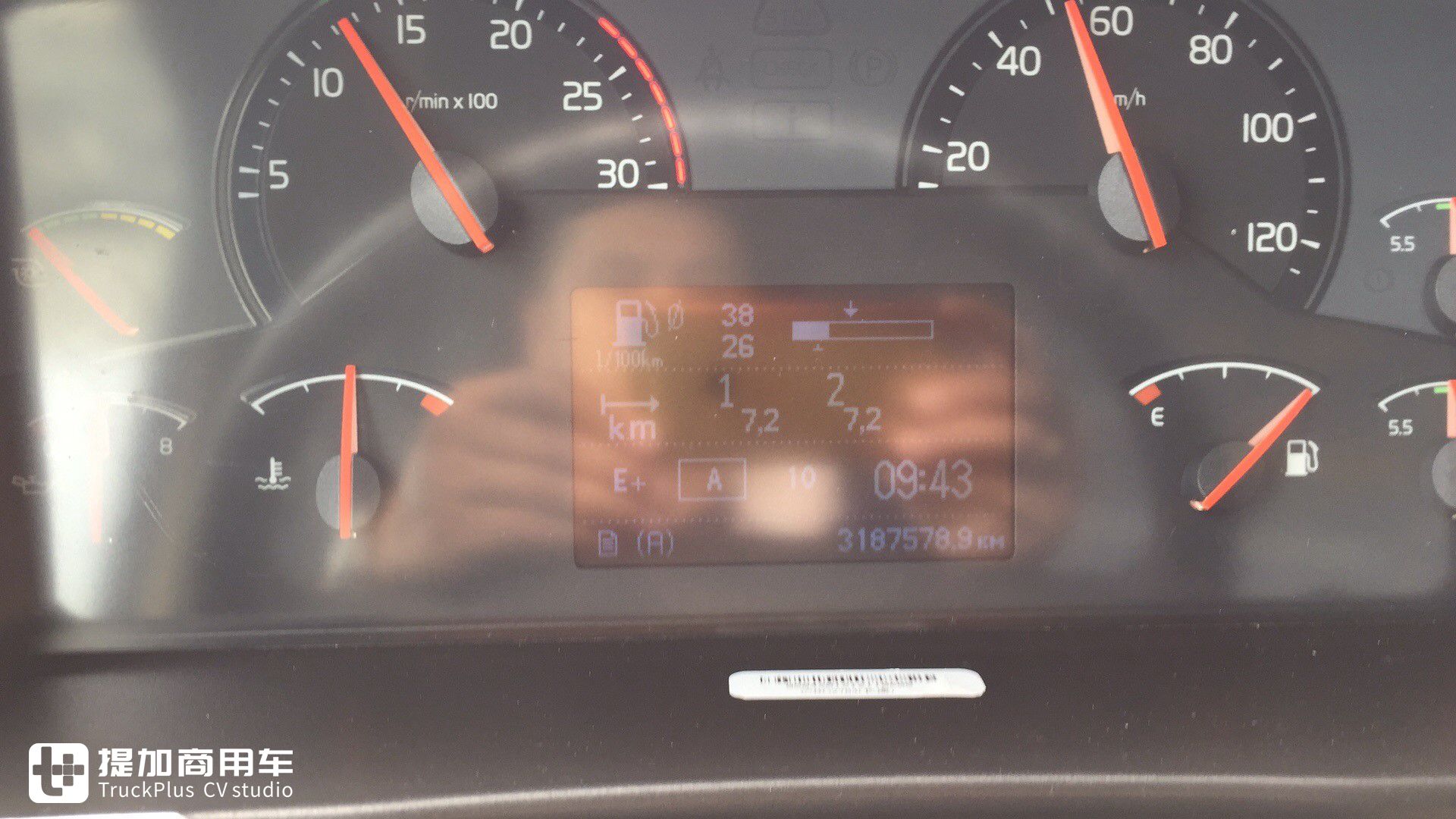 快递公司的进口卡车有多能跑?300万公里很常见,这台沃尔沃就跑了318万多公里 - 第1张 - 提加商用车网 快递公司的进口卡车有多能跑?300万公里很常见,这台沃尔沃就跑了318万多公里 - 第1张