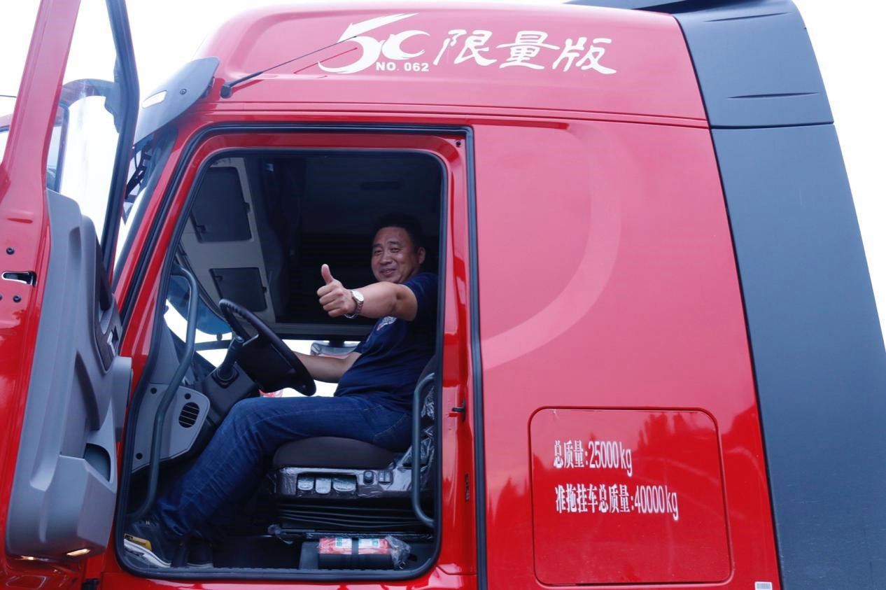 第二周明星车主齐延峰：未来的日子都离不开东风商用车 - 第2张
