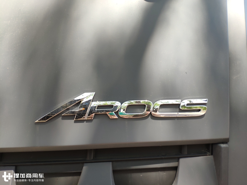 新款AROCS底盘，配7把差速锁，售价近千万的奔驰8X8房车实拍 - 第2张