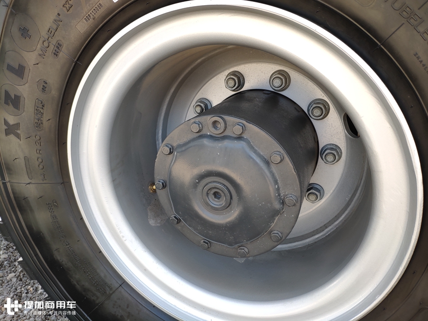 新款AROCS底盘,配7把差速锁,售价近千万的奔驰8X8房车实拍 - 第5张 - 提加商用车网 新款AROCS底盘,配7把差速锁,售价近千万的奔驰8X8房车实拍 - 第5张