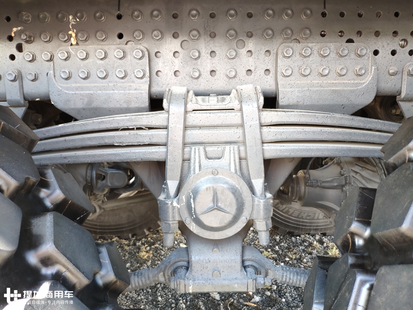 新款AROCS底盘,配7把差速锁,售价近千万的奔驰8X8房车实拍 - 第7张 - 提加商用车网 新款AROCS底盘,配7把差速锁,售价近千万的奔驰8X8房车实拍 - 第7张