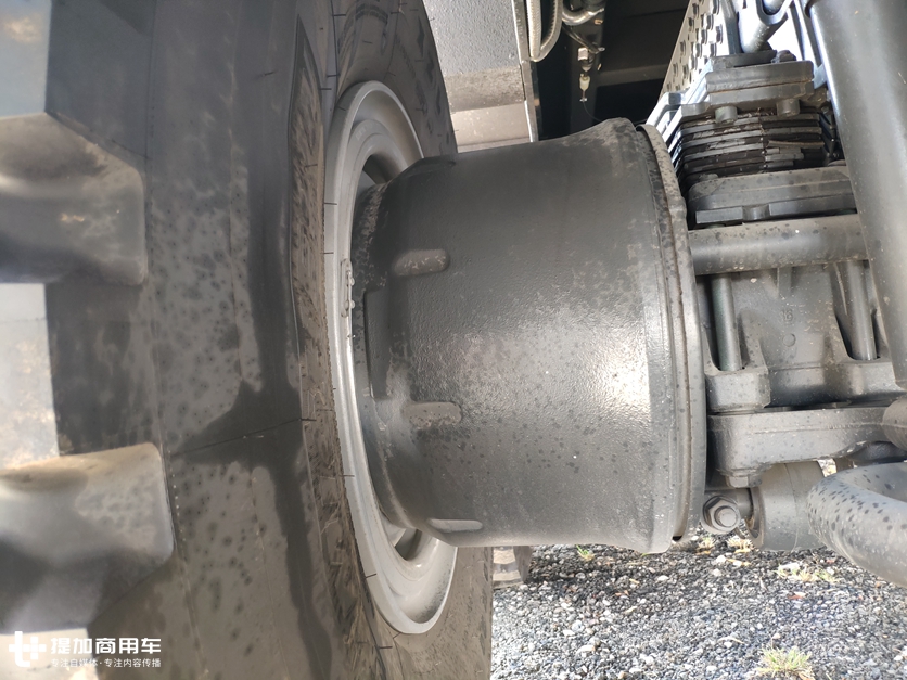 新款AROCS底盘,配7把差速锁,售价近千万的奔驰8X8房车实拍 - 第8张 - 提加商用车网 新款AROCS底盘,配7把差速锁,售价近千万的奔驰8X8房车实拍 - 第8张