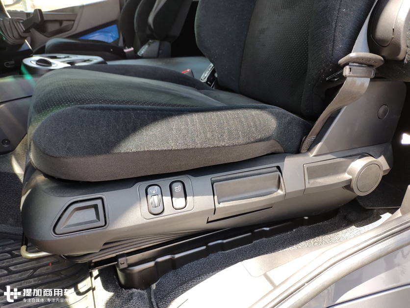 新款AROCS底盘,配7把差速锁,售价近千万的奔驰8X8房车实拍 - 第12张 - 提加商用车网 新款AROCS底盘,配7把差速锁,售价近千万的奔驰8X8房车实拍 - 第12张