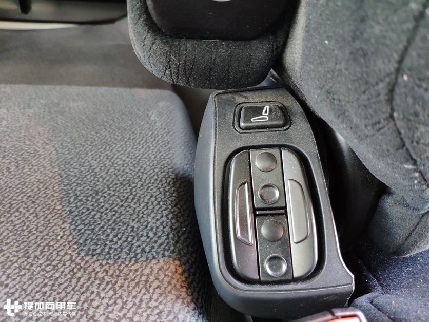 新款AROCS底盘,配7把差速锁,售价近千万的奔驰8X8房车实拍 - 第14张 - 提加商用车网 新款AROCS底盘,配7把差速锁,售价近千万的奔驰8X8房车实拍 - 第14张