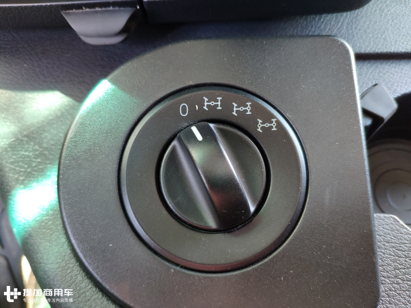 移动的两层小别墅?这款奔驰卡车底盘房车,竟需要大客车驾照才能开 - 第5张 - 提加商用车网 移动的两层小别墅?这款奔驰卡车底盘房车,竟需要大客车驾照才能开 - 第5张