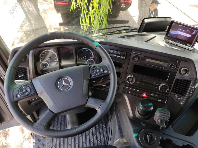 移动的两层小别墅?这款奔驰卡车底盘房车,竟需要大客车驾照才能开 - 第3张 - 提加商用车网 移动的两层小别墅?这款奔驰卡车底盘房车,竟需要大客车驾照才能开 - 第3张