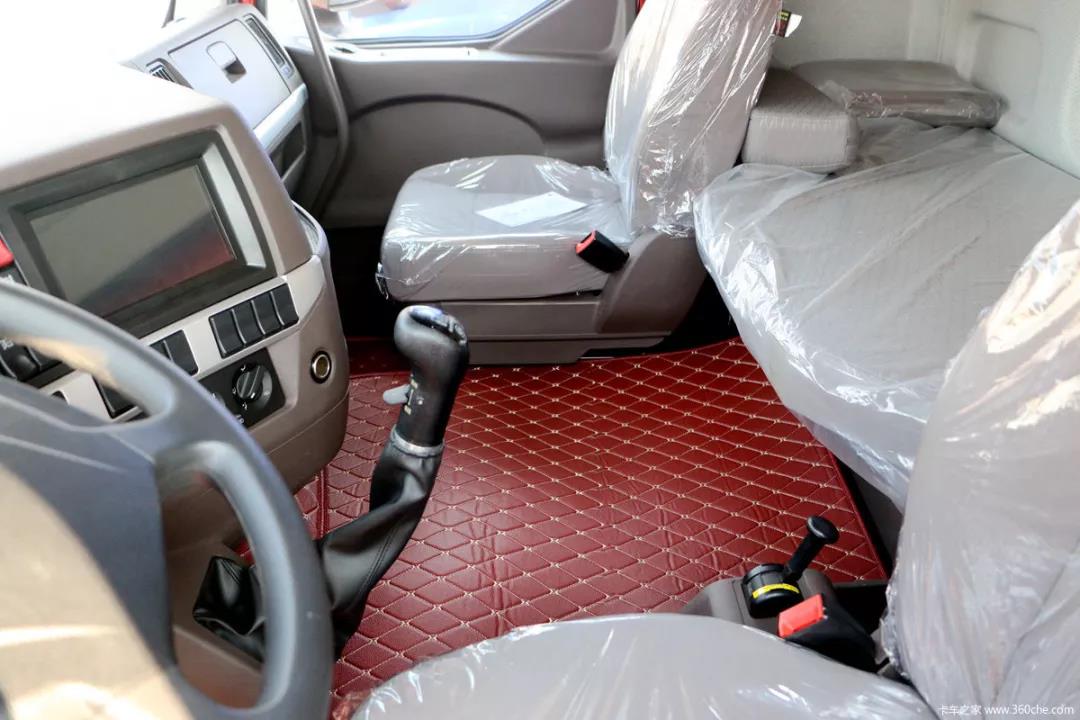 真正意义上的夫妻车，6.8米高顶双卧乘龙H5快运房车“激擎”上市 - 第3张