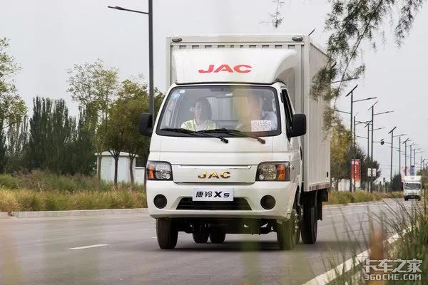 齐聚塞上江南 江淮携全系产品亮相银川 - 第4张 - 提加商用车网 齐聚塞上江南 江淮携全系产品亮相银川 - 第4张