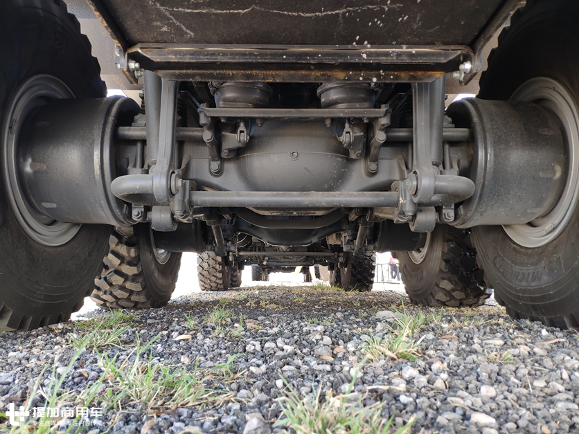 移动的两层小别墅?这款奔驰卡车底盘房车,竟需要大客车驾照才能开 - 第4张 - 提加商用车网 移动的两层小别墅?这款奔驰卡车底盘房车,竟需要大客车驾照才能开 - 第4张