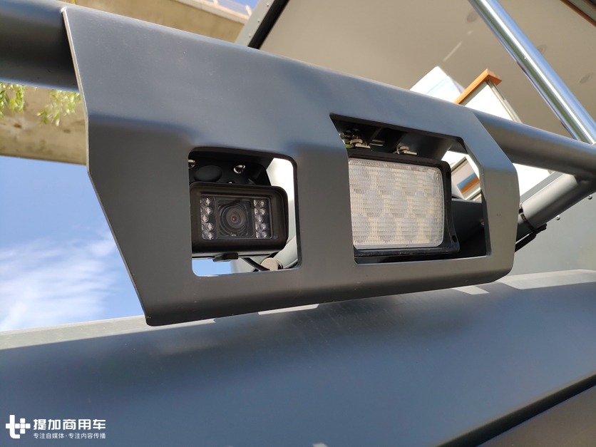 移动的两层小别墅?这款奔驰卡车底盘房车,竟需要大客车驾照才能开 - 第6张 - 提加商用车网 移动的两层小别墅?这款奔驰卡车底盘房车,竟需要大客车驾照才能开 - 第6张