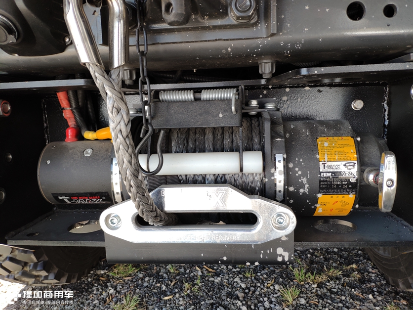 移动的两层小别墅?这款奔驰卡车底盘房车,竟需要大客车驾照才能开 - 第8张 - 提加商用车网 移动的两层小别墅?这款奔驰卡车底盘房车,竟需要大客车驾照才能开 - 第8张