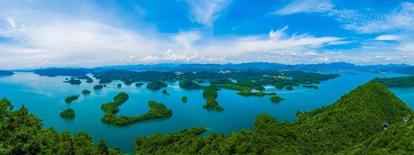 担纲千岛湖高铁旅游穿梭巴士 金龙客车助力高铁旅游无缝对接 - 第1张