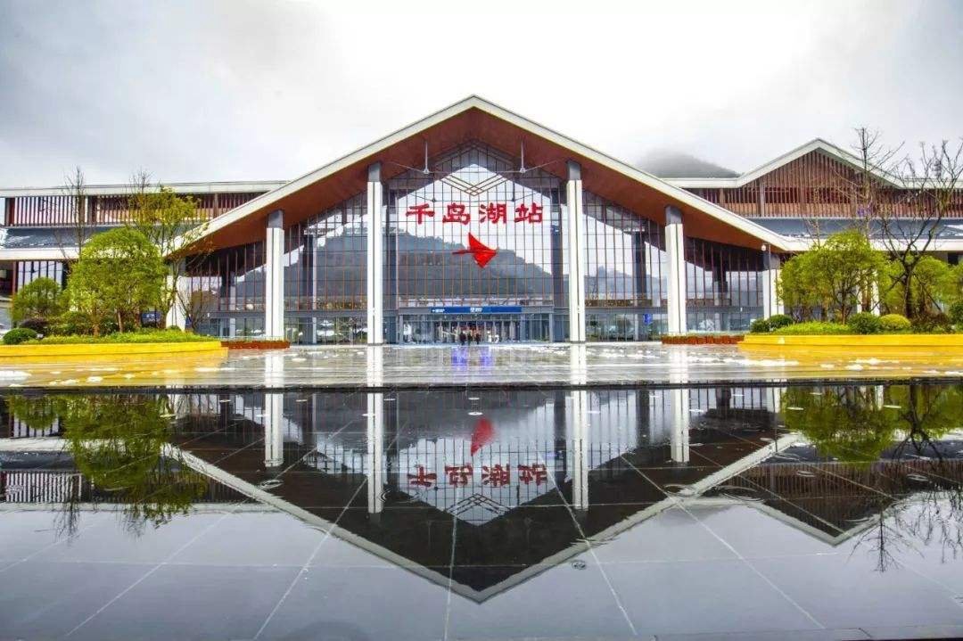 担纲千岛湖高铁旅游穿梭巴士 金龙客车助力高铁旅游无缝对接 - 第3张 - 提加商用车网 担纲千岛湖高铁旅游穿梭巴士 金龙客车助力高铁旅游无缝对接 - 第3张