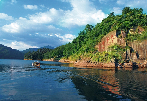 担纲千岛湖高铁旅游穿梭巴士 金龙客车助力高铁旅游无缝对接 - 第2张 - 提加商用车网 担纲千岛湖高铁旅游穿梭巴士 金龙客车助力高铁旅游无缝对接 - 第2张