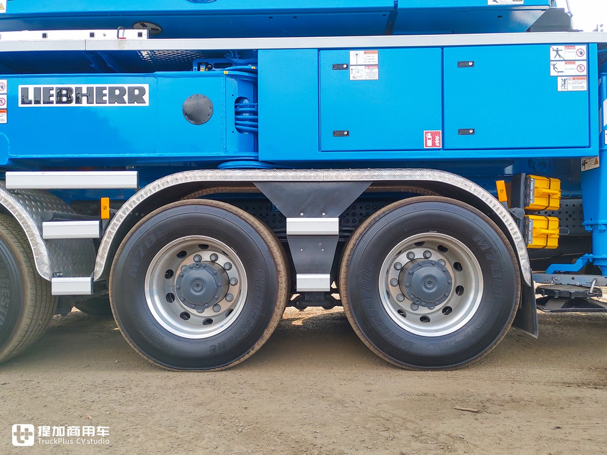 奔驰5轴卡车底盘,利勃海尔上装,带您见识一辆60T级伸缩臂起重机硬货 - 第8张 - 提加商用车网 奔驰5轴卡车底盘,利勃海尔上装,带您见识一辆60T级伸缩臂起重机硬货 - 第8张