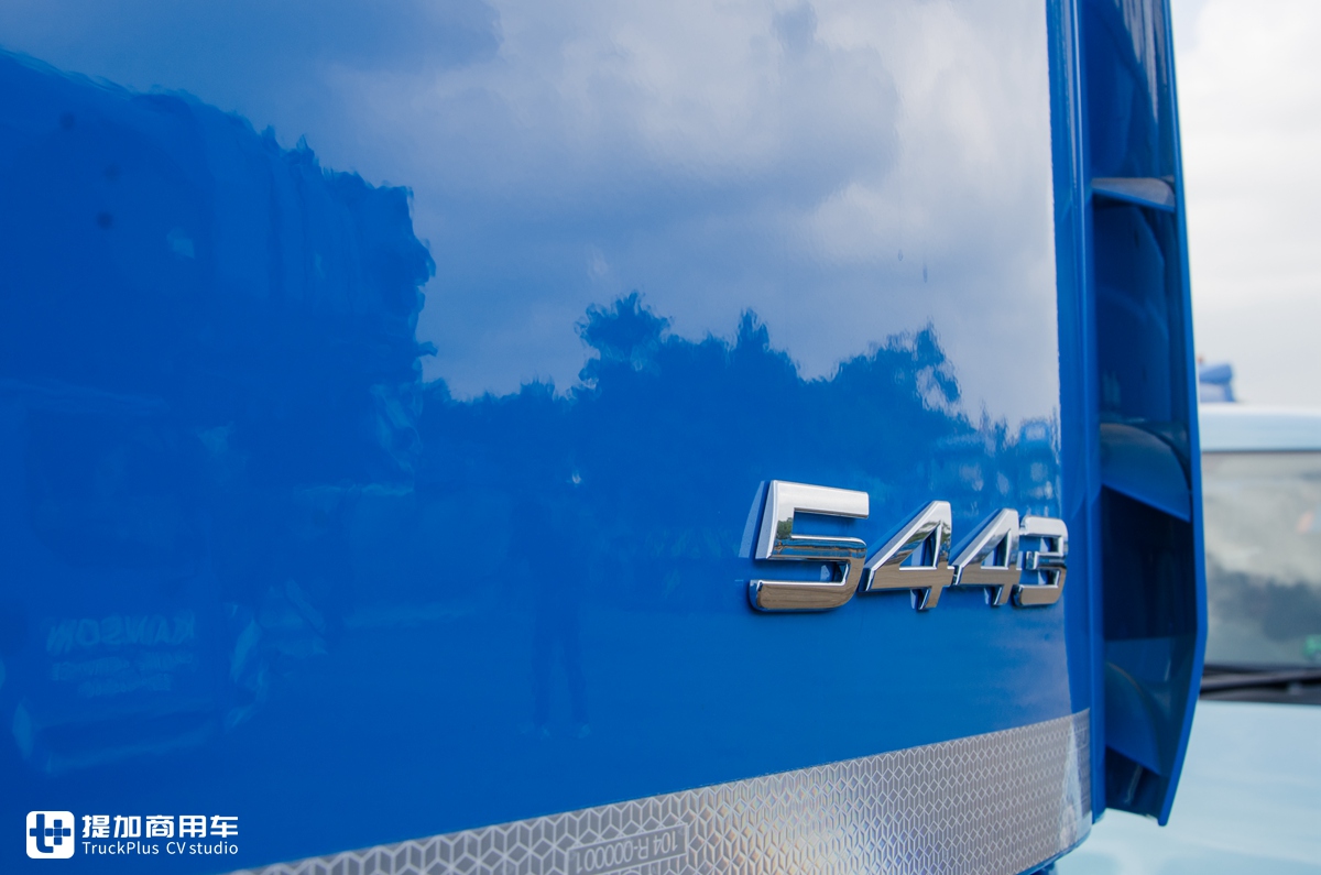 奔驰5轴卡车底盘,利勃海尔上装,带您见识一辆60T级伸缩臂起重机硬货 - 第7张 - 提加商用车网 奔驰5轴卡车底盘,利勃海尔上装,带您见识一辆60T级伸缩臂起重机硬货 - 第7张