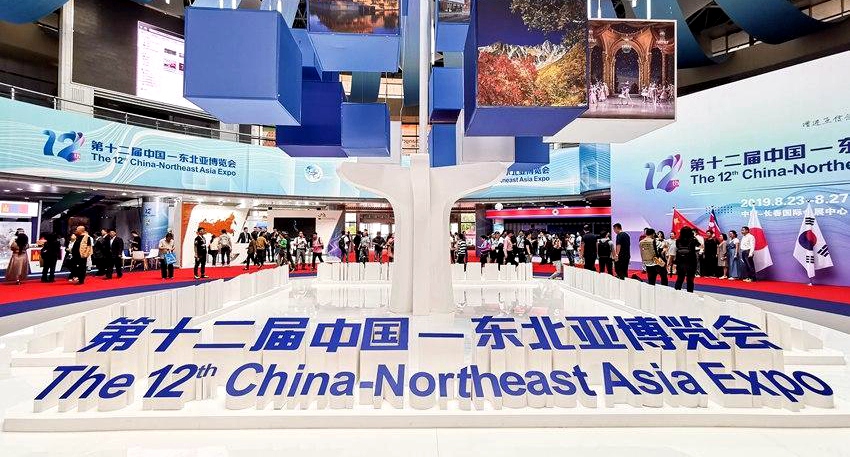 国务院副总理胡春华莅临法士特展台视察 - 第1张 - 提加商用车网 国务院副总理胡春华莅临法士特展台视察 - 第1张