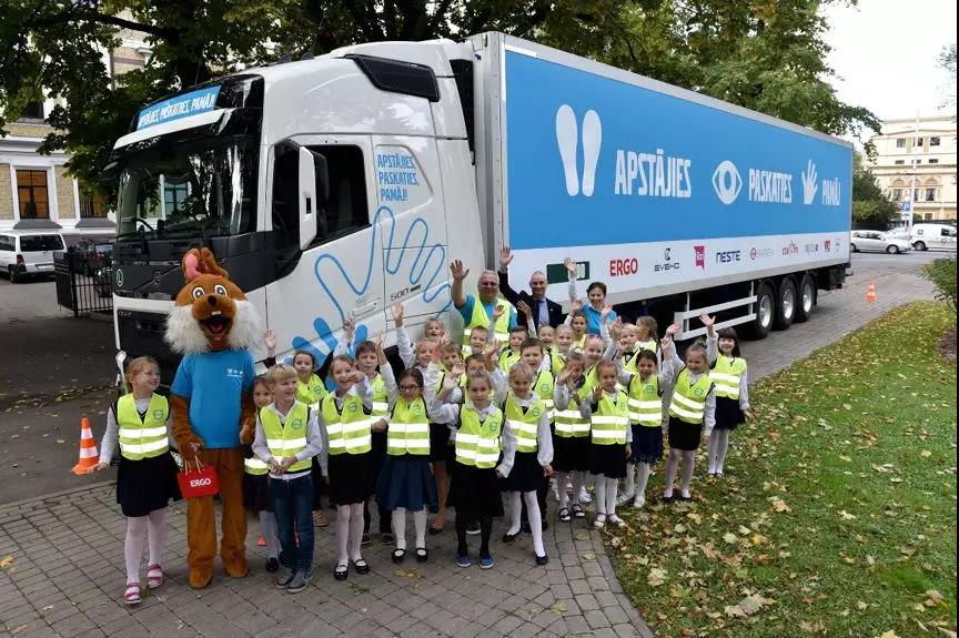 一停,二看,三挥手,看沃尔沃卡车针对儿童的交通安全三部曲 - 第5张 - 提加商用车网 一停,二看,三挥手,看沃尔沃卡车针对儿童的交通安全三部曲 - 第5张