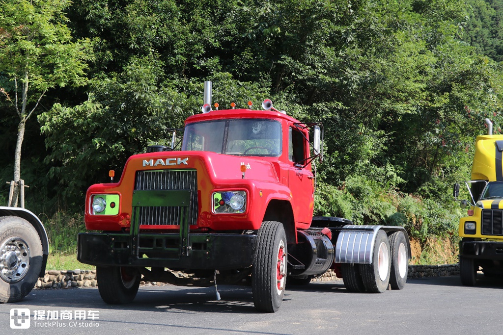 限高杆催生的重卡新车型-超低顶卡车,少见的美国马克R系卡车实拍,提加一周好文推荐 - 第3张 - 提加商用车网 限高杆催生的重卡新车型-超低顶卡车,少见的美国马克R系卡车实拍,提加一周好文推荐 - 第3张