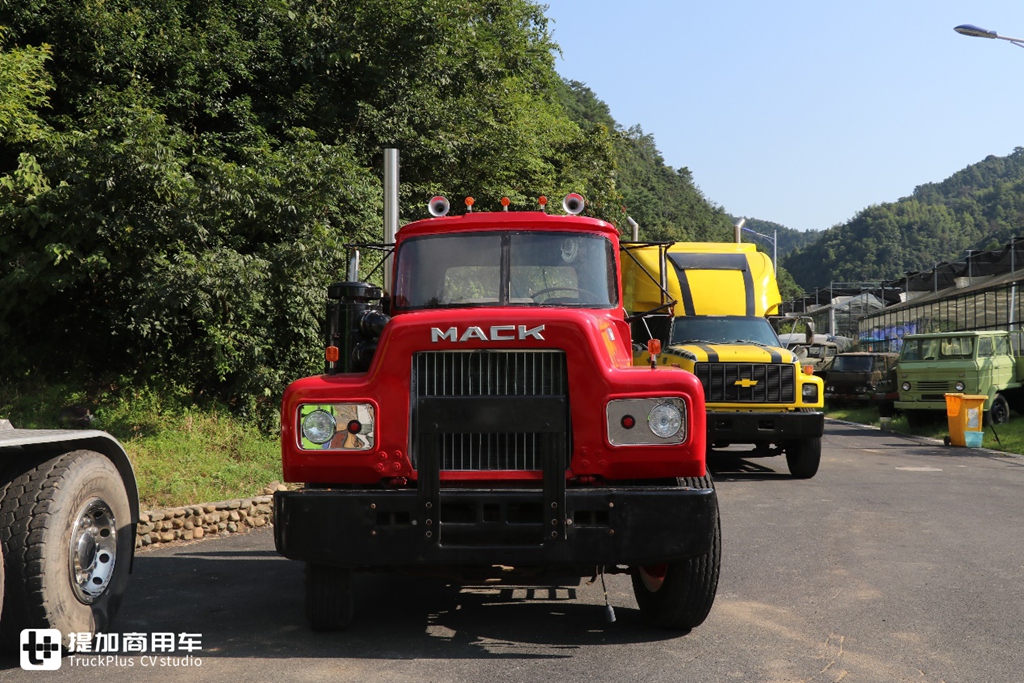上世纪80年代国内引进的美国马克R系牵引车实拍,据说当年在内蒙一直运煤 - 第3张 - 提加商用车网 上世纪80年代国内引进的美国马克R系牵引车实拍,据说当年在内蒙一直运煤 - 第3张