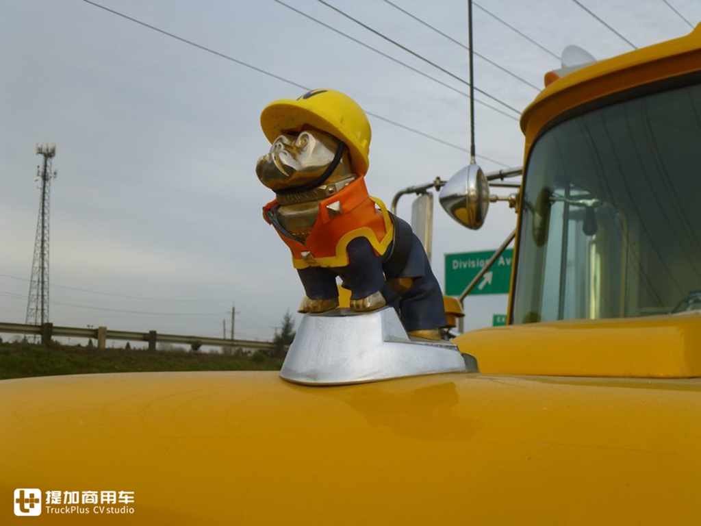 上世纪80年代国内引进的美国马克R系牵引车实拍,据说当年在内蒙一直运煤 - 第6张 - 提加商用车网 上世纪80年代国内引进的美国马克R系牵引车实拍,据说当年在内蒙一直运煤 - 第6张