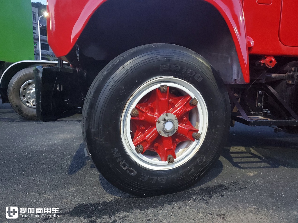 上世纪80年代国内引进的美国马克R系牵引车实拍,据说当年在内蒙一直运煤 - 第8张 - 提加商用车网 上世纪80年代国内引进的美国马克R系牵引车实拍,据说当年在内蒙一直运煤 - 第8张