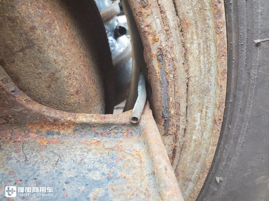 上世纪80年代国内引进的美国马克R系牵引车实拍,据说当年在内蒙一直运煤 - 第9张 - 提加商用车网 上世纪80年代国内引进的美国马克R系牵引车实拍,据说当年在内蒙一直运煤 - 第9张