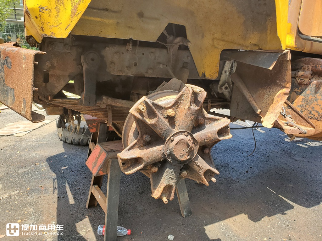 上世纪80年代国内引进的美国马克R系牵引车实拍，据说当年在内蒙一直运煤 - 第10张