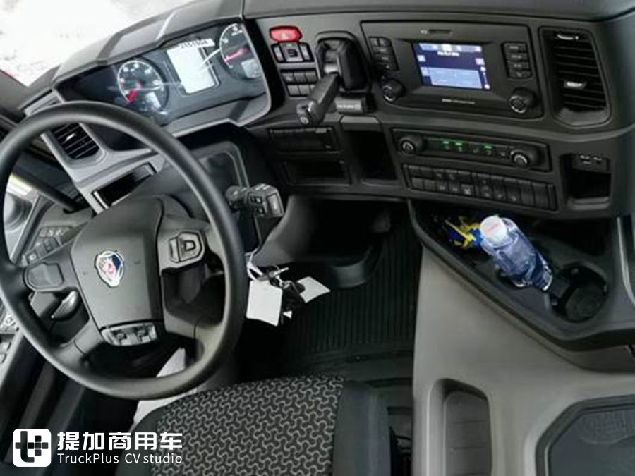 一批“大黄蜂”进口卡车即将投入运营，某快递公司购买的斯堪尼亚G450实拍 - 第16张