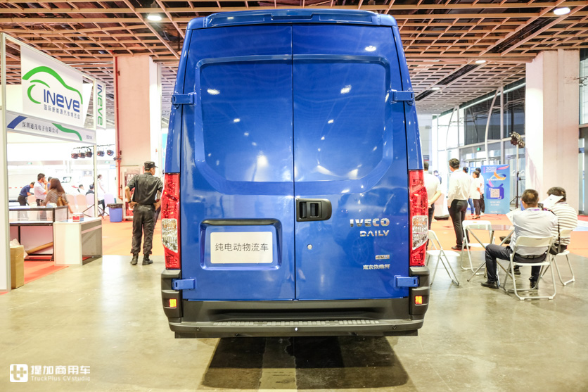 小众的高端大VAN,南京依维柯欧胜EV45纯电动轻客静态评测 - 第8张 - 提加商用车网 小众的高端大VAN,南京依维柯欧胜EV45纯电动轻客静态评测 - 第8张