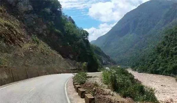 与重汽共成长丨“老司机”带你了解边境危化品运输用车指南 - 第3张 - 提加商用车网 与重汽共成长丨“老司机”带你了解边境危化品运输用车指南 - 第3张