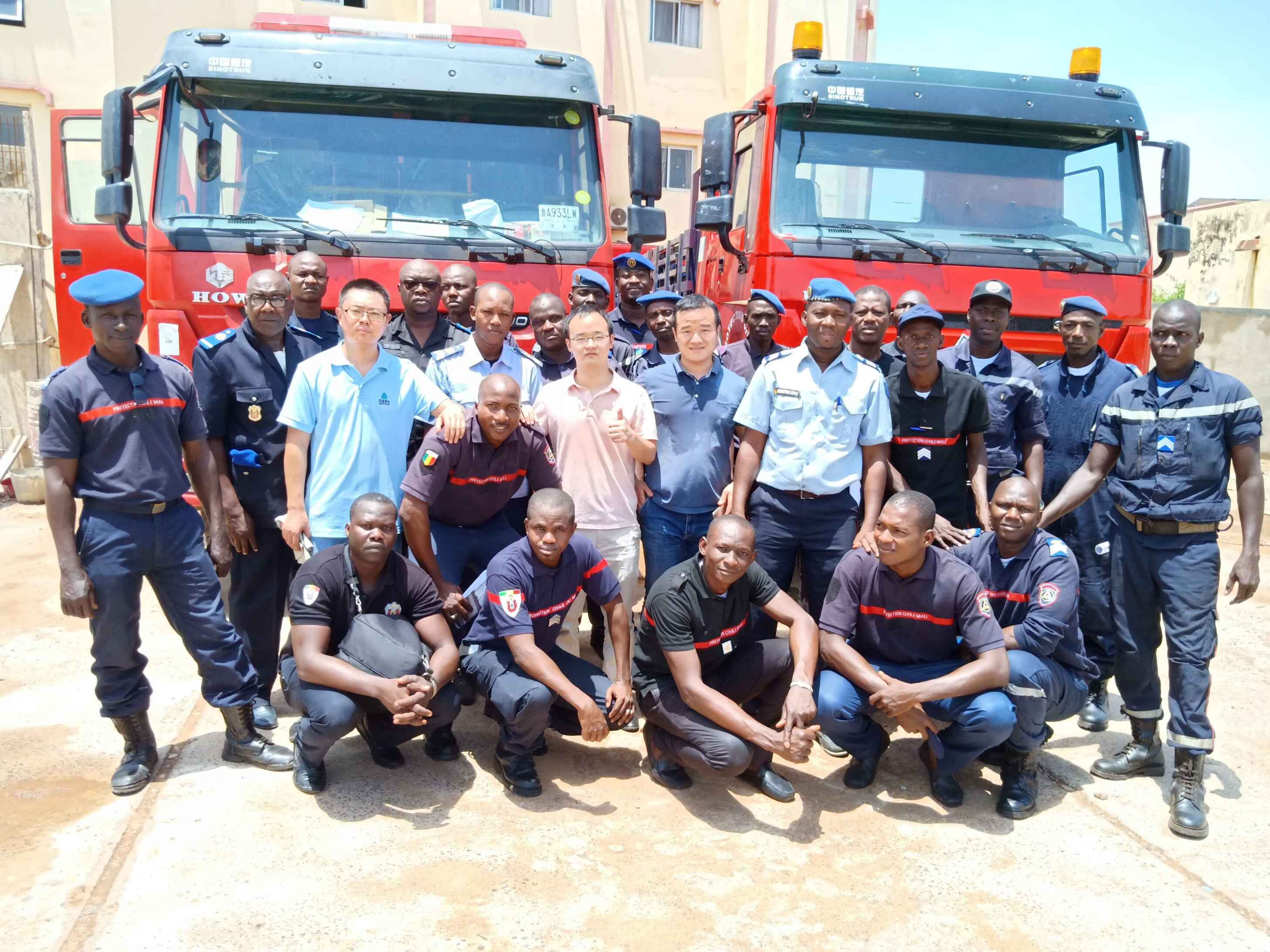 奋战马里的重汽小伙儿 - 第1张 - 提加商用车网 奋战马里的重汽小伙儿 - 第1张