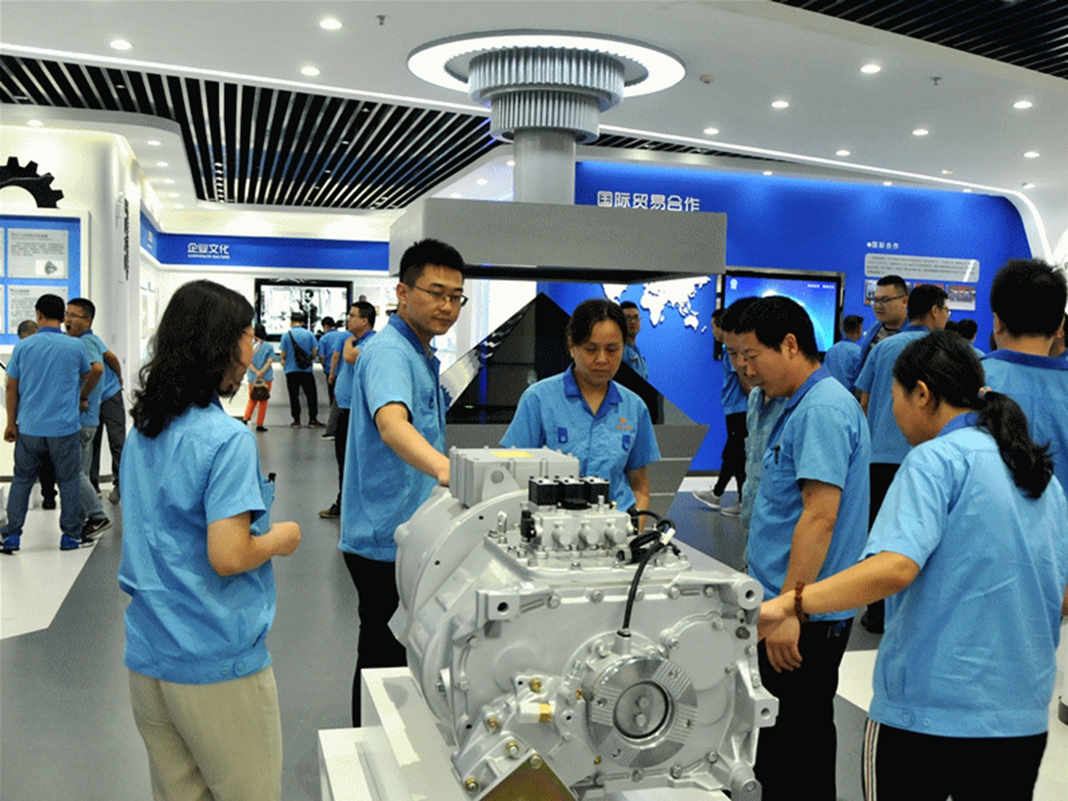 法士特科技成果展吸引众多观众 - 第2张 - 提加商用车网 法士特科技成果展吸引众多观众 - 第2张