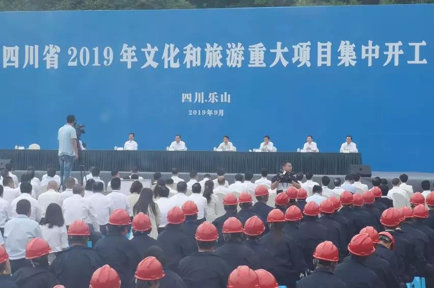 助力四川文旅产业建设 上汽红岩渣土车批量交付用户 - 第1张 - 提加商用车网 助力四川文旅产业建设 上汽红岩渣土车批量交付用户 - 第1张