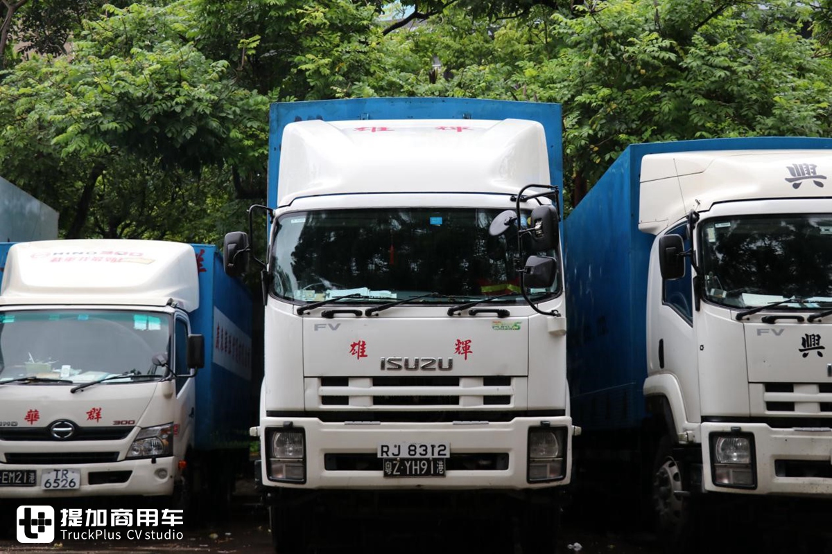 庆铃产的五十铃VC46牵引车，车主说当时花40万买的，发动机用起来很省油 - 第2张