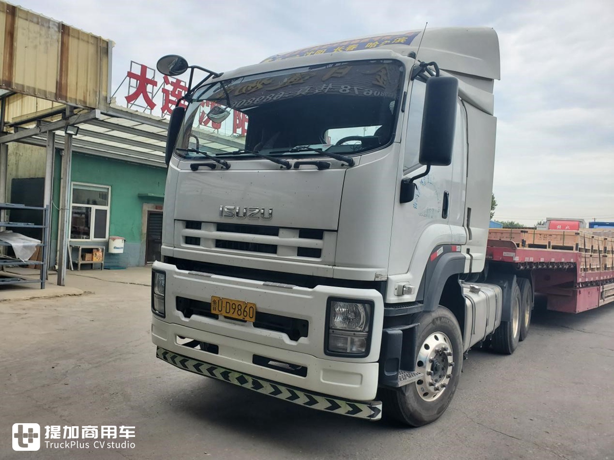 庆铃产的五十铃VC46牵引车，车主说当时花40万买的，发动机用起来很省油 - 第5张