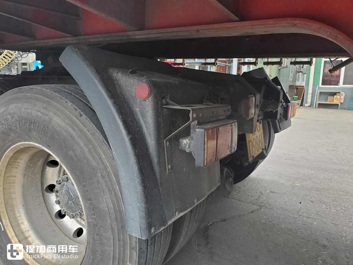 庆铃产的五十铃VC46牵引车，车主说当时花40万买的，发动机用起来很省油 - 第18张