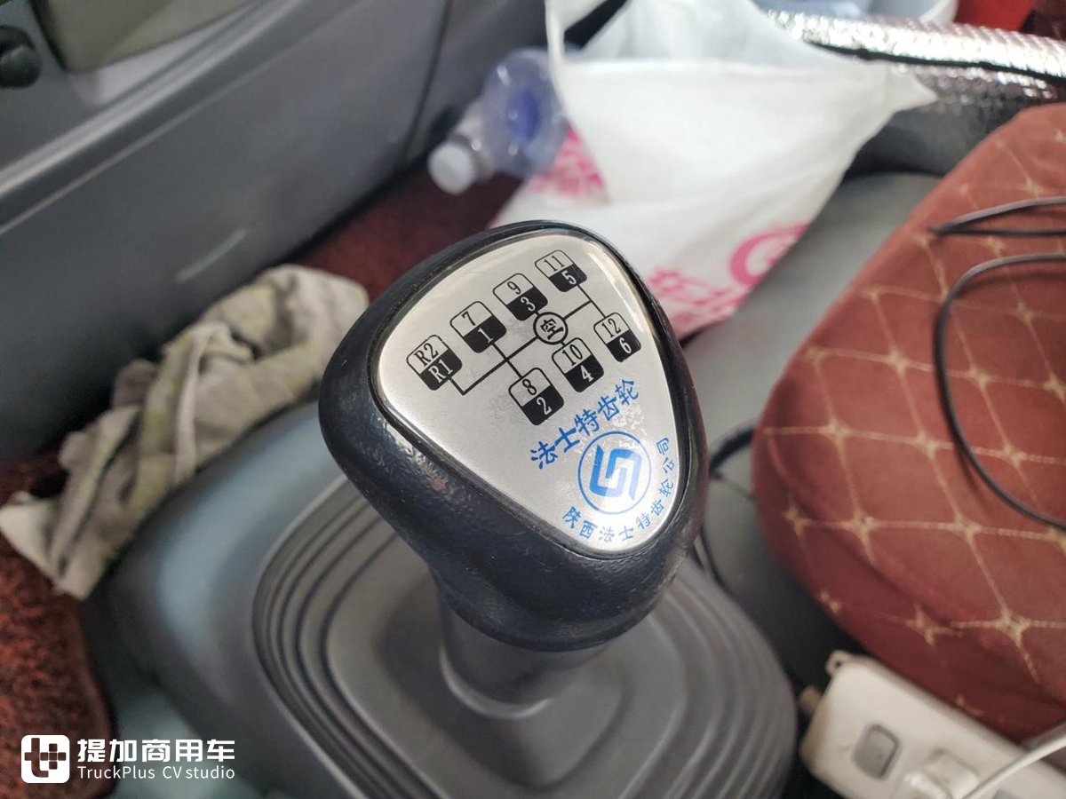 庆铃产的五十铃VC46牵引车，车主说当时花40万买的，发动机用起来很省油 - 第24张